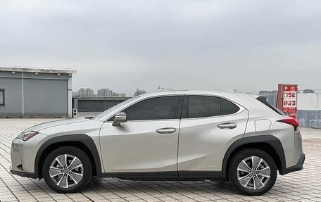 Lexus UX I, 2022 год, 2 390 005 рублей, 9 фотография