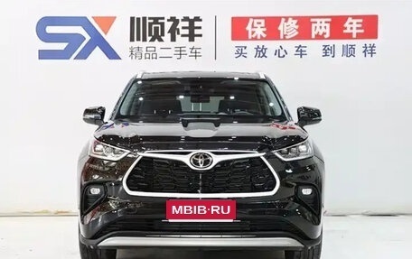 Toyota Highlander, 2022 год, 4 100 000 рублей, 2 фотография