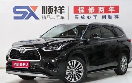 Toyota Highlander, 2022 год, 4 100 000 рублей, 3 фотография
