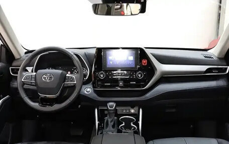 Toyota Highlander, 2022 год, 4 100 000 рублей, 12 фотография