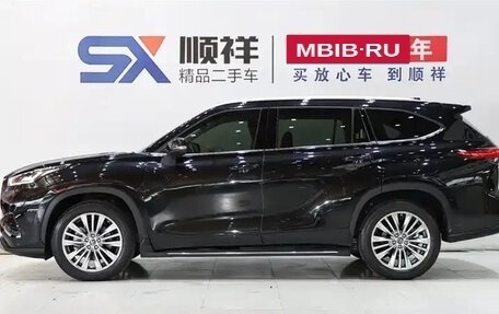 Toyota Highlander, 2022 год, 4 100 000 рублей, 4 фотография