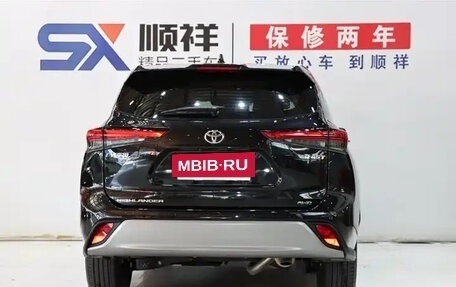 Toyota Highlander, 2022 год, 4 100 000 рублей, 6 фотография