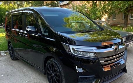 Honda Stepwgn IV, 2020 год, 3 600 000 рублей, 2 фотография