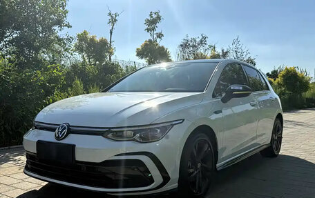 Volkswagen Golf VIII, 2022 год, 1 990 000 рублей, 1 фотография