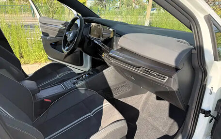 Volkswagen Golf VIII, 2022 год, 1 990 000 рублей, 9 фотография