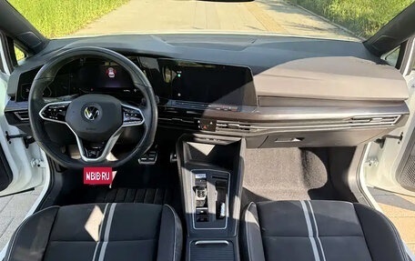 Volkswagen Golf VIII, 2022 год, 1 990 000 рублей, 12 фотография