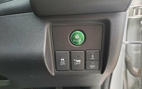 Honda Vezel, 2014 год, 1 400 000 рублей, 20 фотография