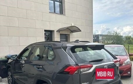 Toyota RAV4, 2021 год, 2 375 000 рублей, 4 фотография