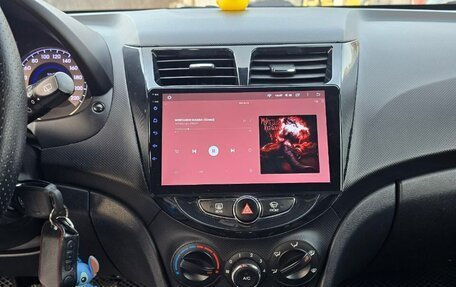 Hyundai Solaris II рестайлинг, 2013 год, 720 000 рублей, 19 фотография