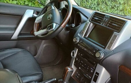 Toyota Land Cruiser Prado 150 рестайлинг 2, 2010 год, 3 000 000 рублей, 5 фотография