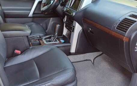 Toyota Land Cruiser Prado 150 рестайлинг 2, 2010 год, 3 000 000 рублей, 6 фотография