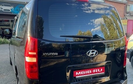 Hyundai H-1 II рестайлинг, 2012 год, 1 600 000 рублей, 4 фотография