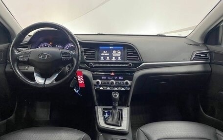 Hyundai Elantra VI рестайлинг, 2020 год, 1 820 000 рублей, 10 фотография