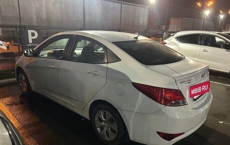 Hyundai Solaris II рестайлинг, 2016 год, 650 000 рублей, 3 фотография