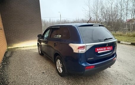Mitsubishi Outlander III рестайлинг 3, 2013 год, 1 550 000 рублей, 6 фотография