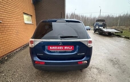 Mitsubishi Outlander III рестайлинг 3, 2013 год, 1 550 000 рублей, 2 фотография