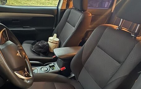 Mitsubishi Outlander III рестайлинг 3, 2013 год, 1 550 000 рублей, 9 фотография