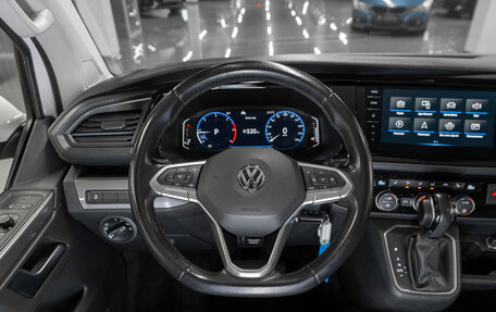 Volkswagen Multivan T6 рестайлинг, 2019 год, 6 000 000 рублей, 10 фотография