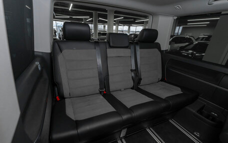 Volkswagen Multivan T6 рестайлинг, 2019 год, 6 000 000 рублей, 13 фотография