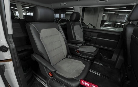 Volkswagen Multivan T6 рестайлинг, 2019 год, 6 000 000 рублей, 12 фотография