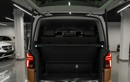 Volkswagen Multivan T6 рестайлинг, 2019 год, 6 000 000 рублей, 23 фотография