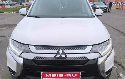 Mitsubishi Outlander III рестайлинг 3, 2020 год, 2 800 000 рублей, 1 фотография