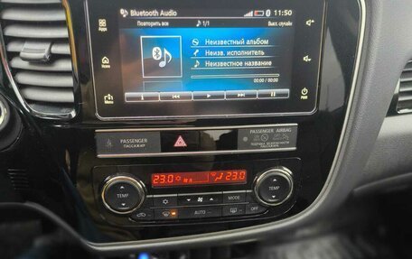 Mitsubishi Outlander III рестайлинг 3, 2020 год, 2 800 000 рублей, 2 фотография