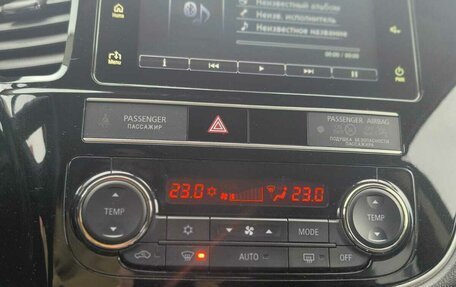 Mitsubishi Outlander III рестайлинг 3, 2020 год, 2 800 000 рублей, 4 фотография