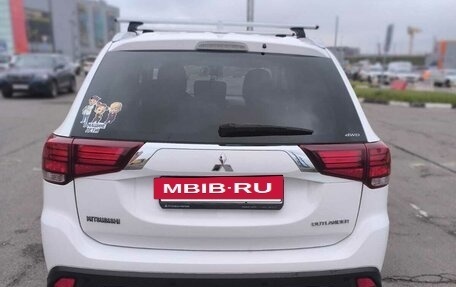 Mitsubishi Outlander III рестайлинг 3, 2020 год, 2 800 000 рублей, 3 фотография