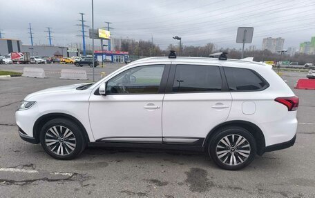 Mitsubishi Outlander III рестайлинг 3, 2020 год, 2 800 000 рублей, 7 фотография