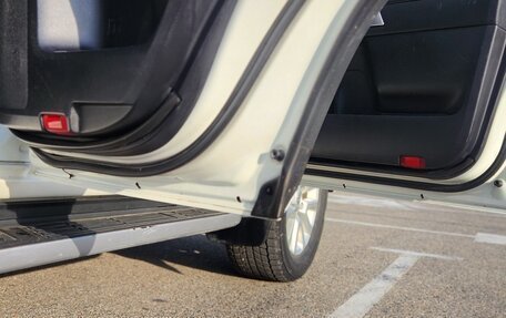 Toyota Land Cruiser Prado 150 рестайлинг 2, 2013 год, 3 699 000 рублей, 7 фотография