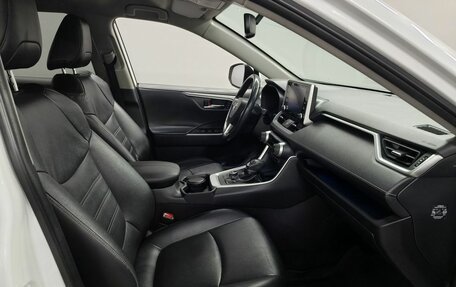 Toyota RAV4, 2021 год, 2 805 000 рублей, 10 фотография