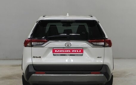 Toyota RAV4, 2021 год, 2 805 000 рублей, 6 фотография