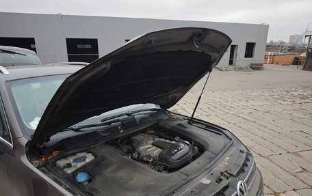 Volkswagen Touareg III, 2010 год, 1 600 000 рублей, 2 фотография