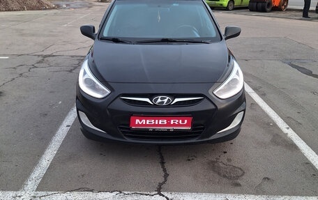 Hyundai Solaris II рестайлинг, 2013 год, 850 000 рублей, 1 фотография