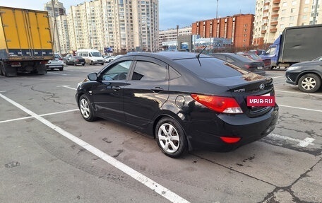 Hyundai Solaris II рестайлинг, 2013 год, 850 000 рублей, 5 фотография