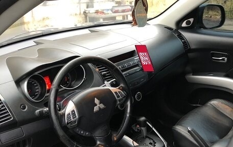 Mitsubishi Outlander III рестайлинг 3, 2008 год, 940 000 рублей, 13 фотография