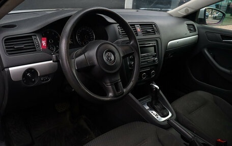 Volkswagen Jetta VI, 2011 год, 935 000 рублей, 11 фотография
