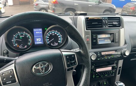 Toyota Land Cruiser Prado 150 рестайлинг 2, 2010 год, 2 800 000 рублей, 6 фотография