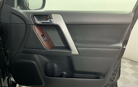 Toyota Land Cruiser Prado 150 рестайлинг 2, 2016 год, 4 599 000 рублей, 26 фотография