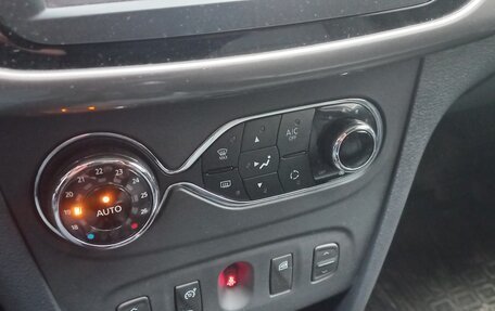 Renault Sandero II рестайлинг, 2020 год, 1 290 000 рублей, 2 фотография