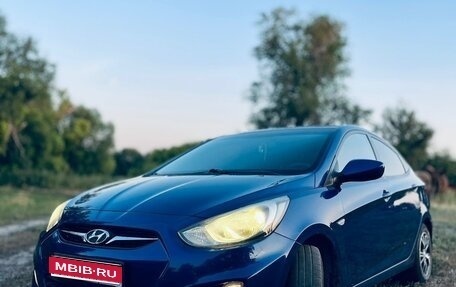 Hyundai Solaris II рестайлинг, 2011 год, 690 000 рублей, 1 фотография