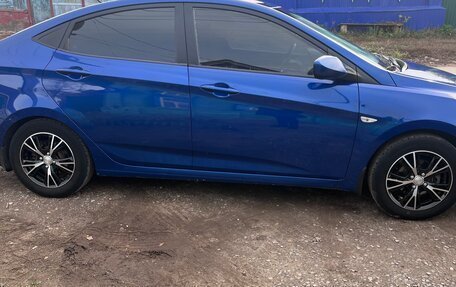 Hyundai Solaris II рестайлинг, 2011 год, 690 000 рублей, 5 фотография