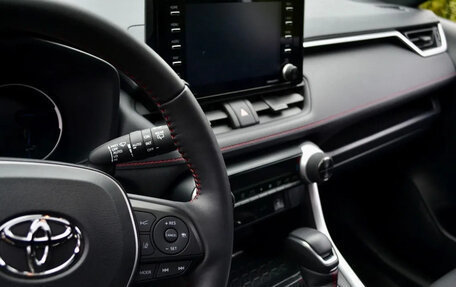 Toyota RAV4, 2021 год, 2 900 000 рублей, 11 фотография