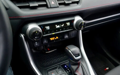 Toyota RAV4, 2021 год, 2 900 000 рублей, 13 фотография