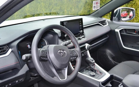 Toyota RAV4, 2021 год, 2 900 000 рублей, 12 фотография