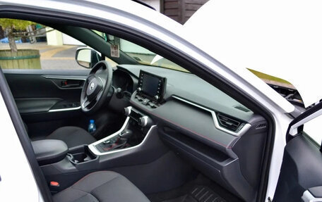 Toyota RAV4, 2021 год, 2 900 000 рублей, 20 фотография