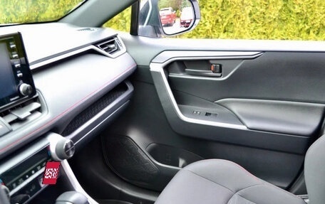 Toyota RAV4, 2021 год, 2 900 000 рублей, 15 фотография