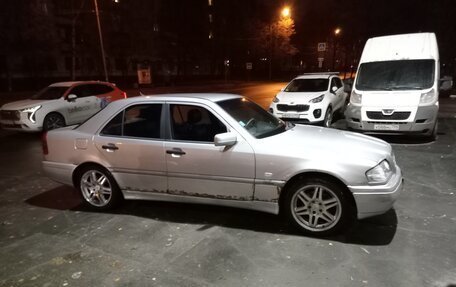 Mercedes-Benz C-Класс, 1997 год, 270 000 рублей, 2 фотография