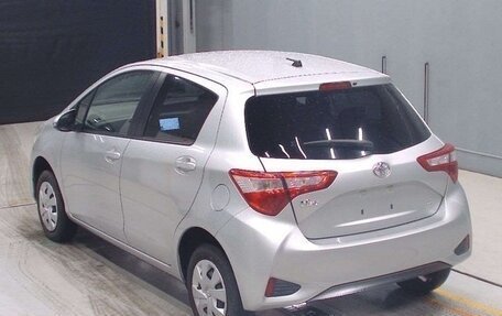 Toyota Vitz, 2017 год, 820 000 рублей, 2 фотография